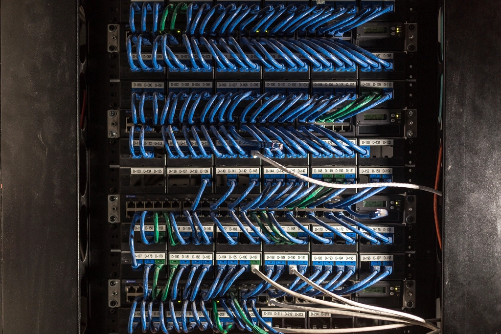 Serverless & Edge Computing: Workers, Lambda, R2